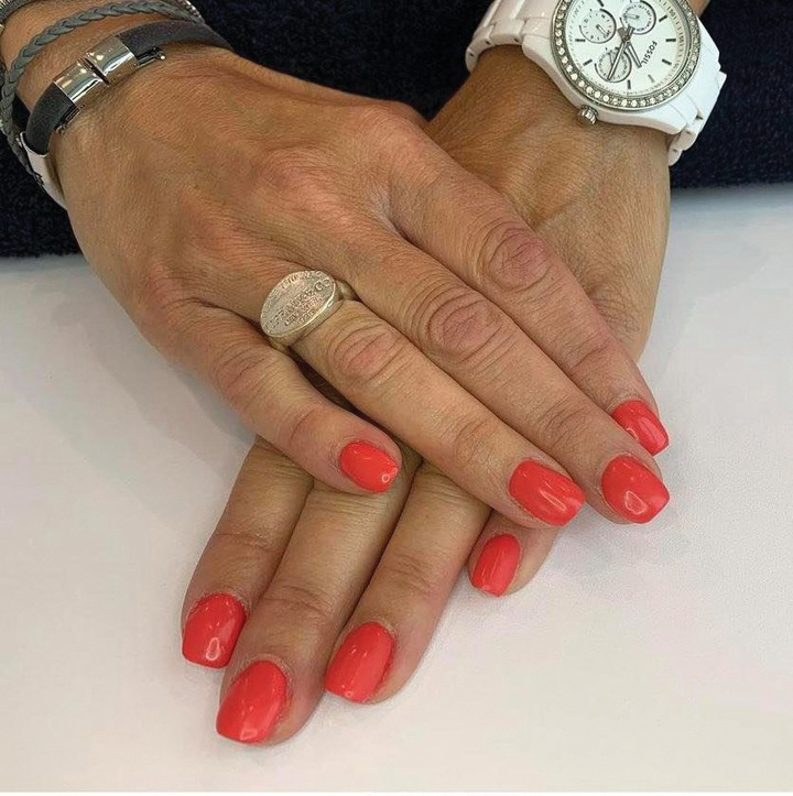 Red nails